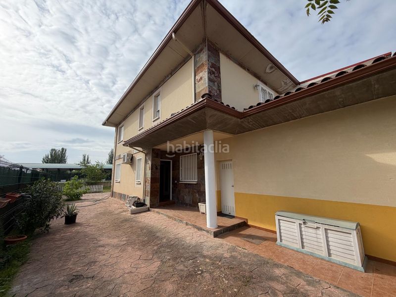 Foto e791fcc7-b4ee-4f76-9b5d-be704847888c. Casa aparellada amb aparcament a Casar (El)