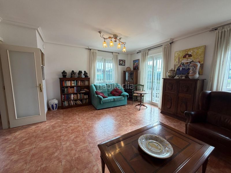 Foto f4f1e12b-7f96-4380-9e15-03b44c28cbce. Casa aparellada amb aparcament a Casar (El)