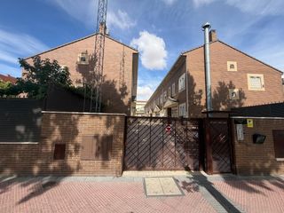 Casa a schiera in Espartales. Chalet adosado alcalá de henares