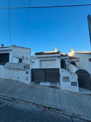 Casa aparellada  Carrer de bolívia. **casa pareada en venta en segur de calafell**