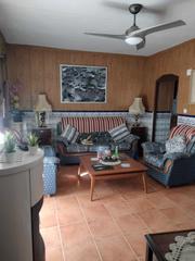 Casa adossada a Martos. Casa espaciosa en pueblo cercano a martos