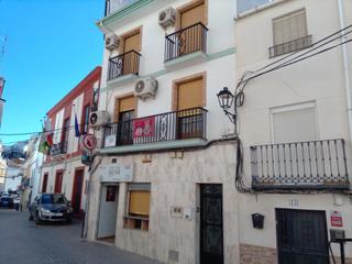 Casa adossada  Plaza de la constitución. Casa y bar en perfecto estado