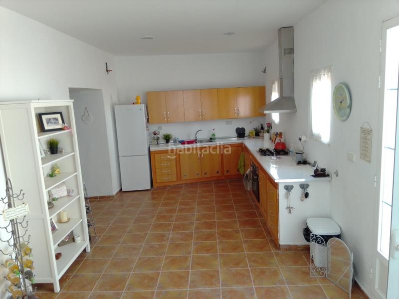 Foto 9555025e-ba90-45ef-bd9a-e6bc8c60e189. Casa adosada casa amplia 6 dormitorios, patio y 2 terrazas en Martos