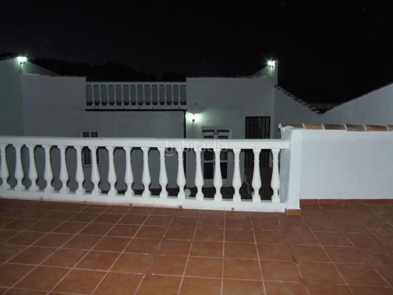 Foto ae1b68a0-63d7-4830-b3c0-4a77f6f4f5f2. Casa adosada casa amplia 6 dormitorios, patio y 2 terrazas en Martos