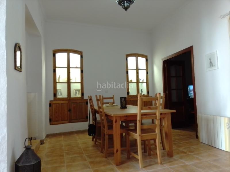 Foto ed8c1c89-a544-43ba-94f9-3236d2e1464c. Casa adosada casa amplia 6 dormitorios, patio y 2 terrazas en Martos