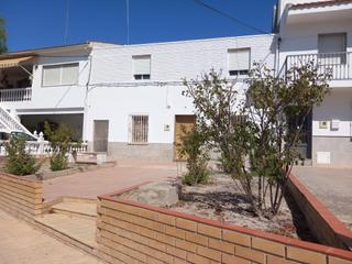 Casa adossada  Avenida de bobadilla. Casa con porche delantero y patio de 400 m2