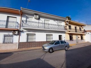 Casa adossada  Calle las flores. Planta baja en perfecto estado en noguerones