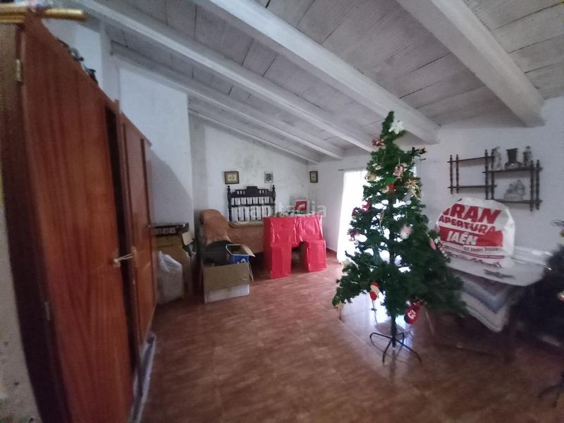 Foto d17d678a-ba23-4583-99bd-4a3839d45df5. Casa amb xemeneia a Martos