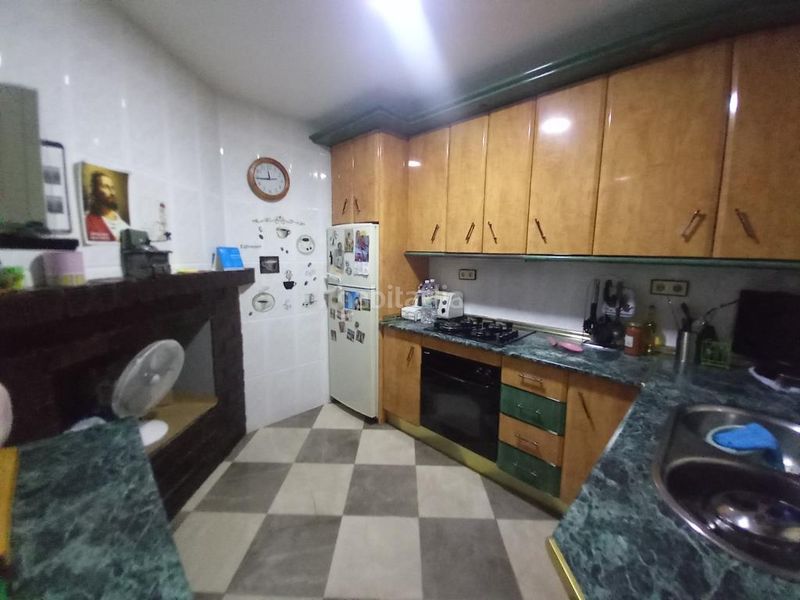 Foto c62e166a-c282-411b-995f-cd458b48b6a9. Casa adossada amb xemeneia a Alcaudete