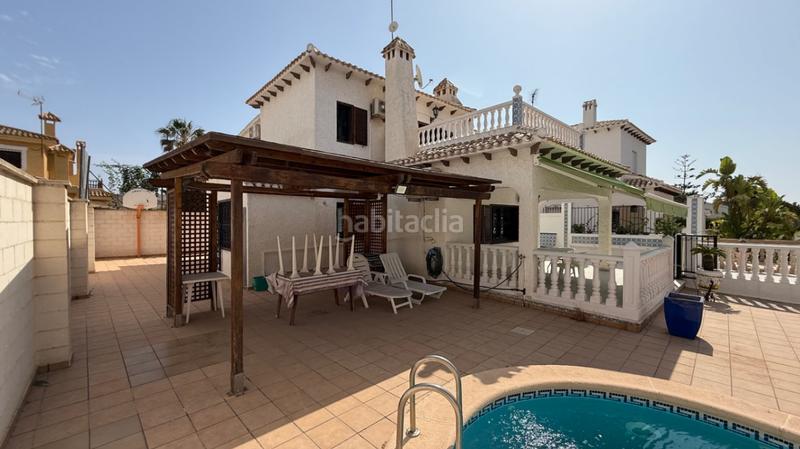 Foto 964b3528-5187-4e76-b5d3-529a8a571705. House with parking pool in La Zenia Orihuela