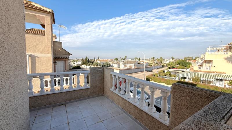 Foto 6f9caa36-bd4a-4947-8c46-b84ce80c90f6. Casa adossada amb calefacció aparcament a Zona Carrefour - Urbanizaciones Torrevieja