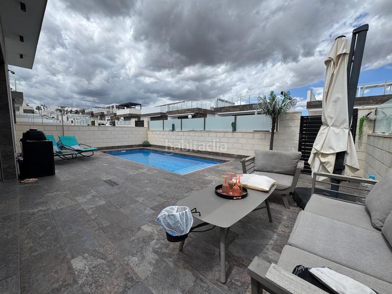 Foto 5e11aade-90b8-49a2-9f83-b0a051d97153. Casa amb piscina a Los Almendros Orihuela