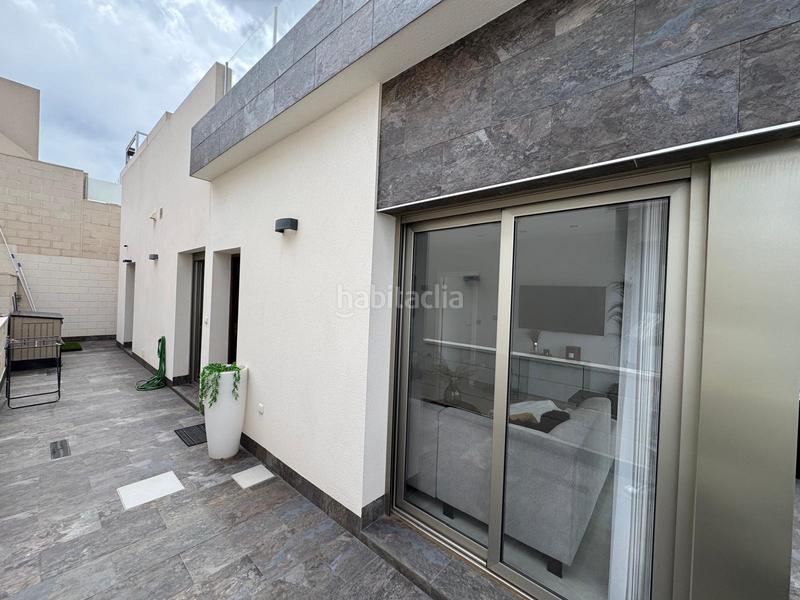 Foto a18918b8-6db1-4bd4-9f70-d1c1dc15b4b5. Casa amb piscina a Los Almendros Orihuela