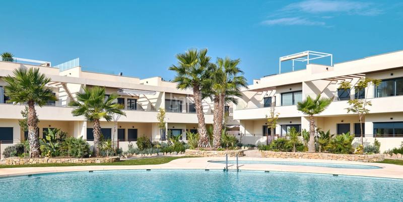 Foto bc23803a-7b6e-431f-983d-7a50d8525bc2. Casa a schiera con parcheggio piscina in Playa de los Náufragos Torrevieja