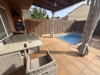 Maison  Pi i margall. Exclusiva casa con jardín, piscina, bodega y buhardilla  lista p