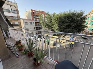 Pis  Ca n´oriac. Piso con contrato de alquiler activo  3 habitaciones  despacho e