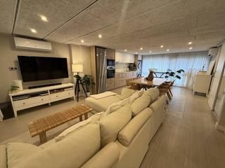 Piso  Asamblea de cataluña. Fantástico local convertido en vivienda con suite y reforma inte