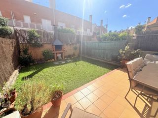 Casa aparellada  Calle josep pla. Casa familiar en entorno privilegiado con terraza y garaje en sa