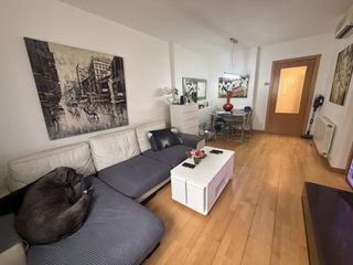 Pis  Calle vallès. Piso en venta en centre