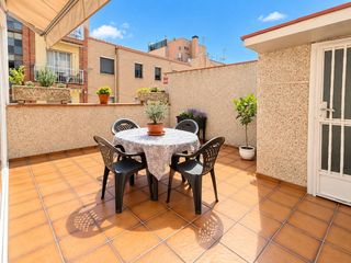 Etagenwohnung  Paseo almogàvers. Amplio piso de 153 m con terraza, balcón y plaza de garaje en sa