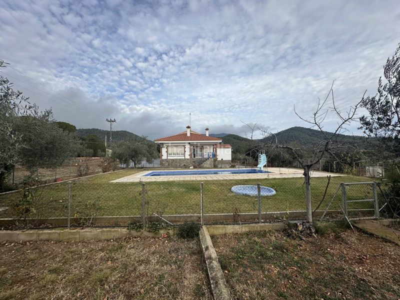 Foto 04429554-43c3-438e-a957-3938f899f768. Casa amb calefacció aparcament piscina a Sentmenat