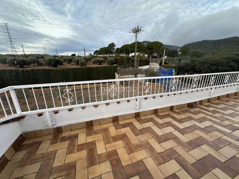 Foto 7f114975-d0e4-4155-819c-e17b3315f800. Casa amb calefacció aparcament piscina a Sentmenat