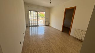 Etagenwohnung  Carrer finlandia. Amplio piso en venta en segur de calafell con terraza, parking y