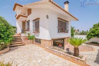 Chalet in Reina sofia 10. Alhendínchalet