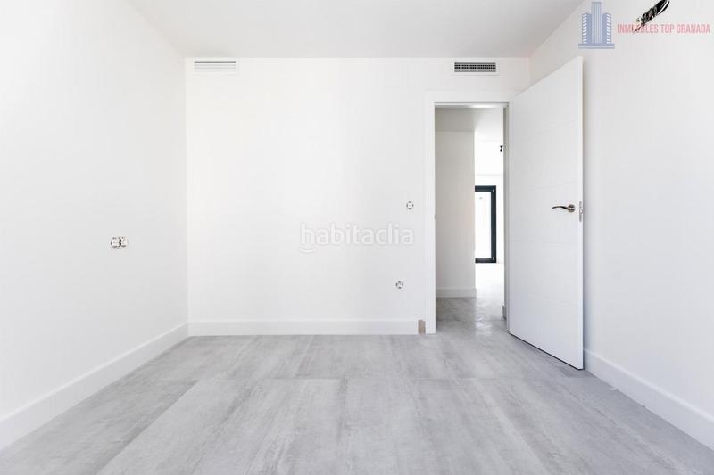 Foto 6e399c9f-38c5-4bb6-8b77-358d98ca0bb5. Haus mit parking in Poniente Armilla