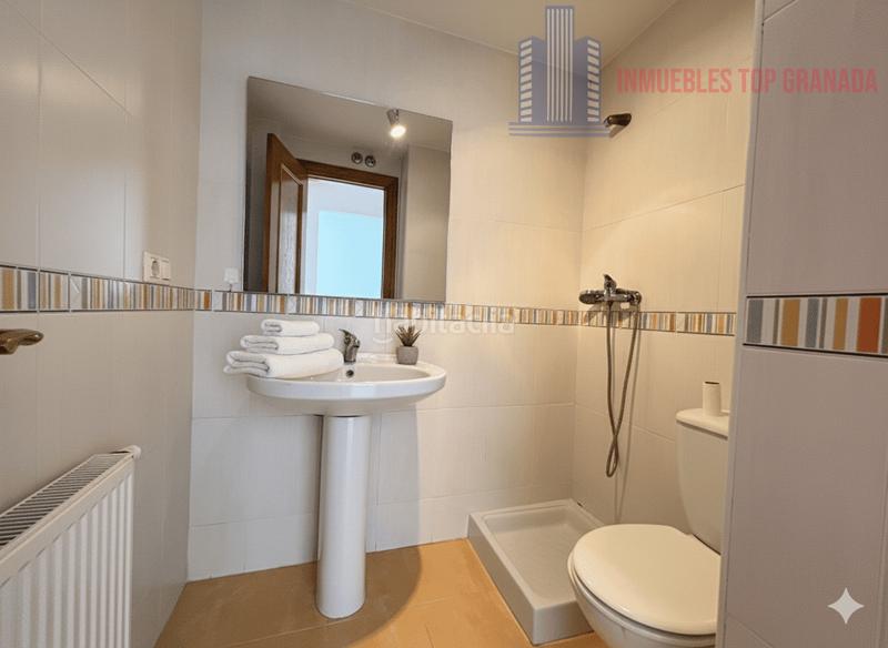 Foto f8d5d3ae-87ce-4a57-a323-d382993bfde0. Pis amb calefacció aparcament a Atarfe