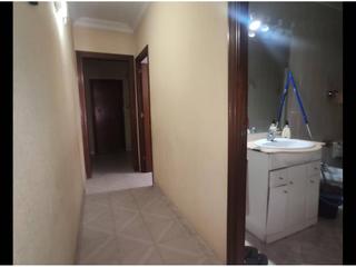 Pis a Cellecs 20. Piso en venta con inquilino  zona congost