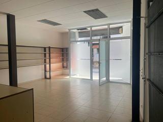 Location Local commercial à Almogàvers 12. Local en alquiler en planta baja en granollers