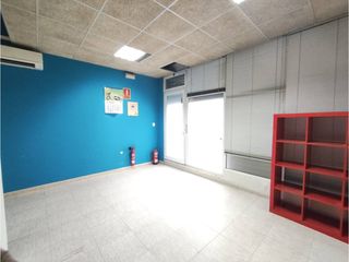 Lloguer Local Comercial a Calle josep maria de sagarra 73. Local en planta baja zona hospital