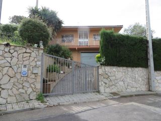 House  Avenida llinars 66. Casa en vilanova del vallès.