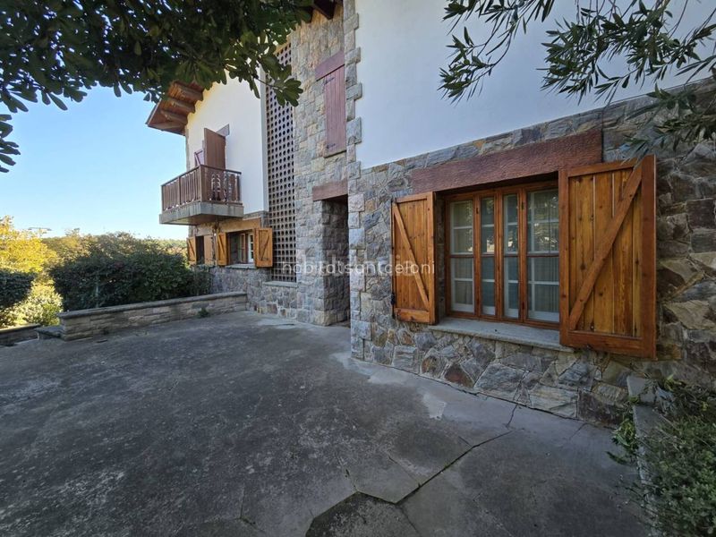 Foto 28728aba-9f08-4002-a921-34e4952dd268. Casa amb calefacció aparcament piscina a Franqueses del Vallès (Les)