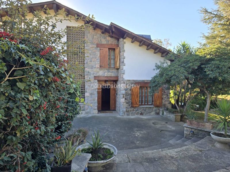 Foto 49b20ca9-22ea-4fe3-bcad-f9cf710c9995. Casa amb calefacció aparcament piscina a Franqueses del Vallès (Les)