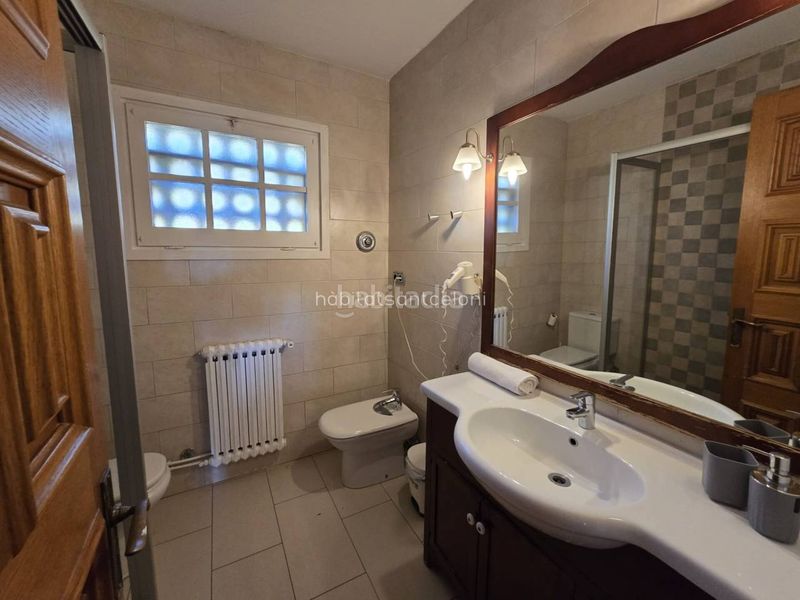 Foto 56155cbf-fa17-4e55-a2ca-c0a83bb45159. Casa amb calefacció aparcament piscina a Franqueses del Vallès (Les)