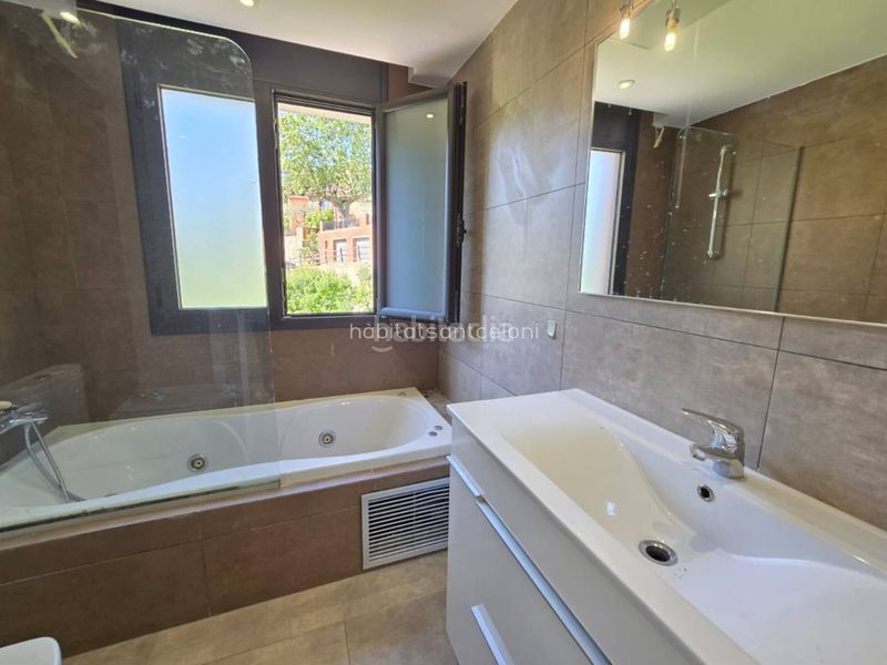 Foto 33443083-d1f6-4489-af0b-3190d1e4f2cf. Casa adossada amb calefacció aparcament piscina a Campins