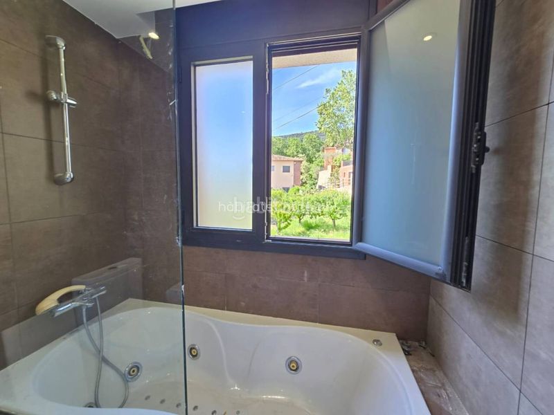 Foto ab98bd6c-8b53-4f84-9bec-8b347b460dff. Casa adossada amb calefacció aparcament piscina a Campins