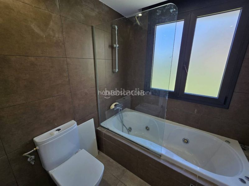 Foto eb1b8f49-3b0d-48c7-99fb-9d85146c7774. Casa adossada amb calefacció aparcament piscina a Campins