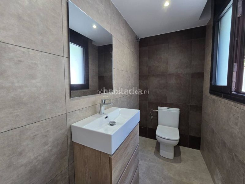 Foto fe16faa5-d028-44e8-8d89-8ca0a71a29bc. Casa adossada amb calefacció aparcament piscina a Campins