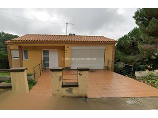 Casa a Calle apel-les mestres 12. Casa ocupada en venta en lametlla del vallès