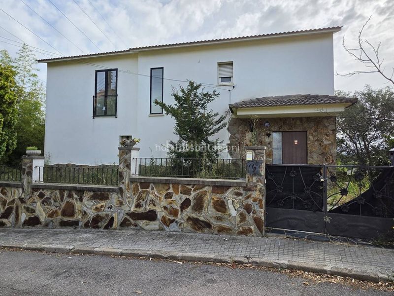 Foto 8d66d67b-f67f-4eb8-b65f-497de0b00d98. Casa a calle dàlia 14 a Santa Maria de Palautordera