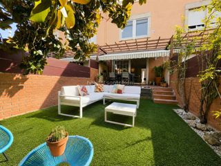 Casa a schiera in Serraparera. Exclusiva casa con jardín en serraparera