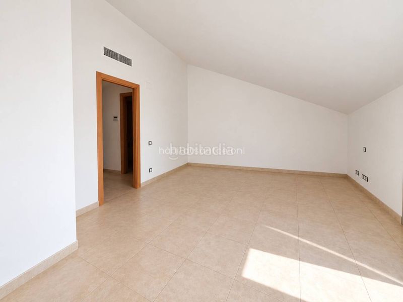 Foto d3105774-132f-450f-bdf6-5158c6c88d52. Duplex avec piscine dans Riells i Viabrea