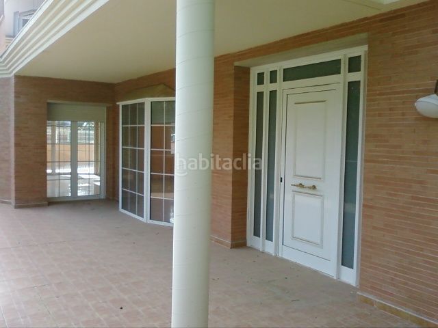 Foto 0d4fa831-3921-4bdc-8e6e-40785885ee16. Casa aparellada amb calefacció aparcament piscina a Salou