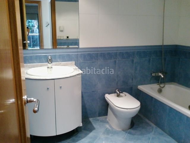 Foto 32561aa3-e0b5-4fa4-98d6-07b3bb3531ef. Casa aparellada amb calefacció aparcament piscina a Salou