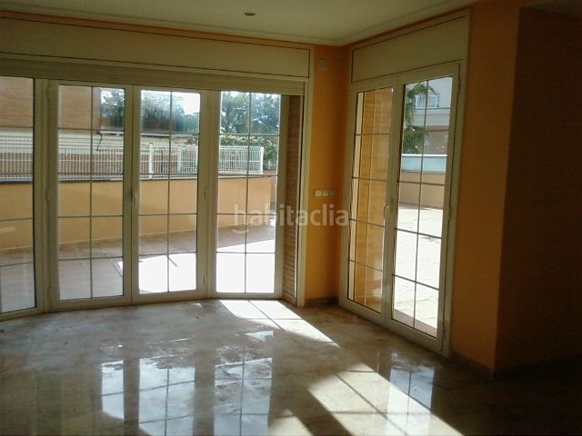 Foto 4c844f72-371b-482f-8a15-cbb3c3f2d3ec. Casa aparellada amb calefacció aparcament piscina a Salou