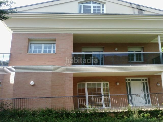 Foto 5a5040c1-f88d-496b-866f-01d2aed59b6a. Casa aparellada amb calefacció aparcament piscina a Salou