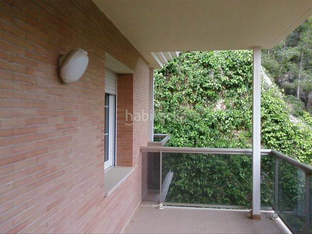 Foto 767ffe16-2234-4f9e-b914-8300fc3db470. Casa aparellada amb calefacció aparcament piscina a Salou